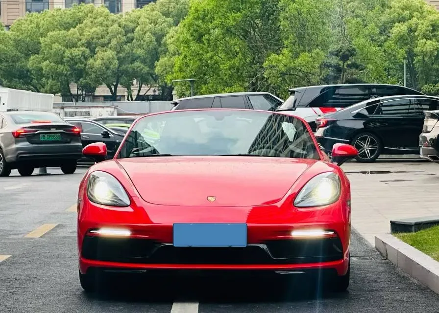 2023 Porsche 718 2.0T 250HP H4 7DCT,autocango,china used car exporter,china ev exporter,chinese used car exporter,chinese used ev exporter