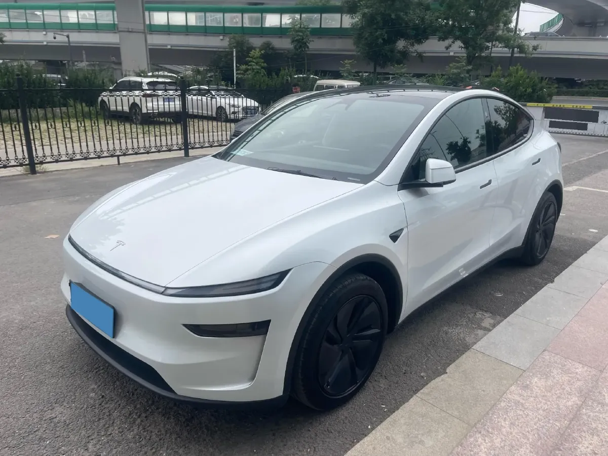 2025 Tesla Model Y BEV 62.5KWH,autocango,china used car exporter,china ev exporter,chinese used car exporter,chinese used ev exporter