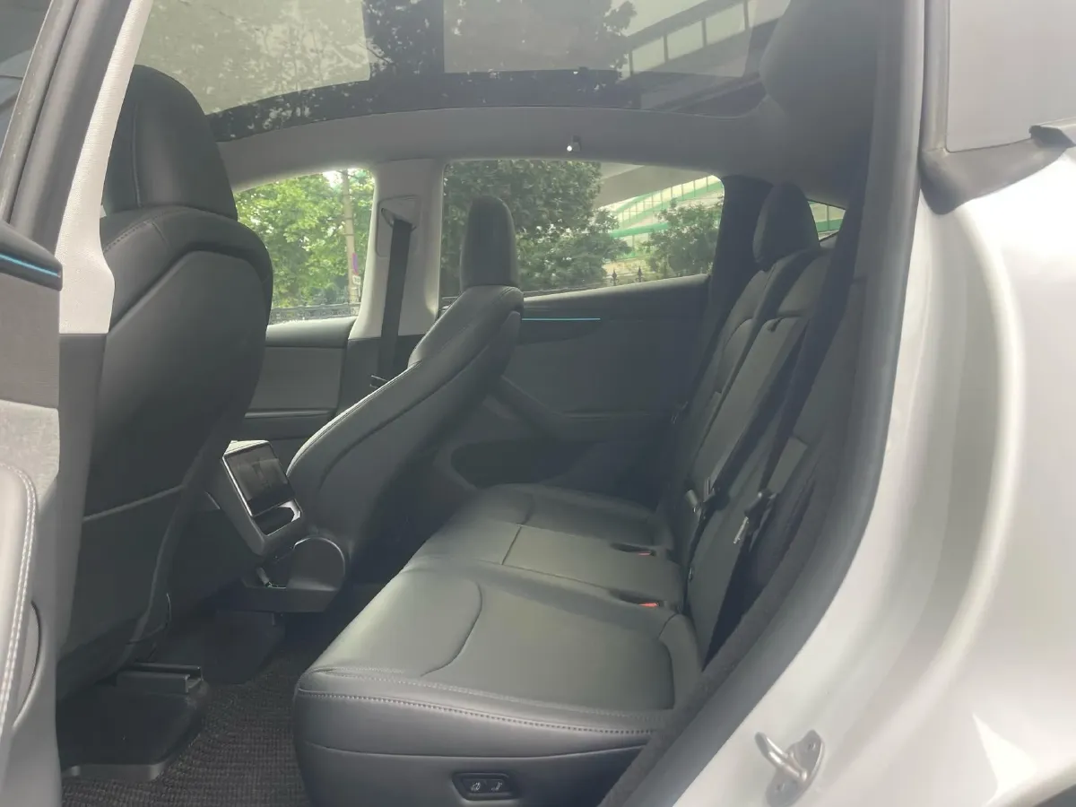2025 Tesla Model Y BEV 62.5KWH,autocango,china used car exporter,china ev exporter,chinese used car exporter,chinese used ev exporter