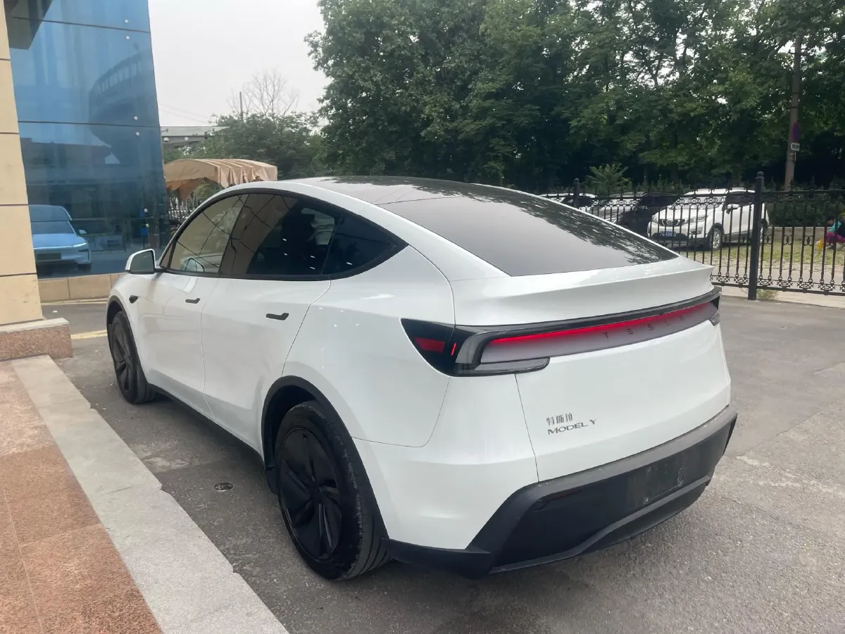 2025 Tesla Model Y BEV 62.5KWH,autocango,china used car exporter,china ev exporter,chinese used car exporter,chinese used ev exporter