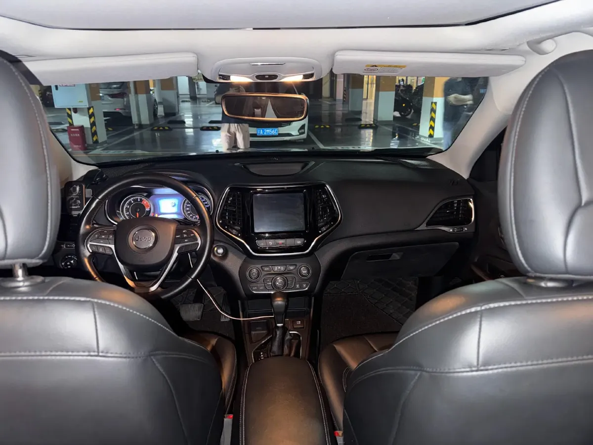 2019 Jeep Cherokee 2.0L 148HP L4 9AT,autocango,china used car exporter,china ev exporter,chinese used car exporter,chinese used ev exporter