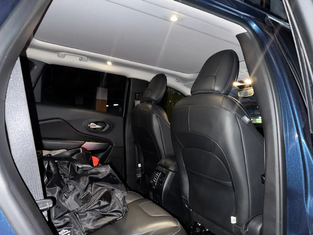 2019 Jeep Cherokee 2.0L 148HP L4 9AT,autocango,china used car exporter,china ev exporter,chinese used car exporter,chinese used ev exporter