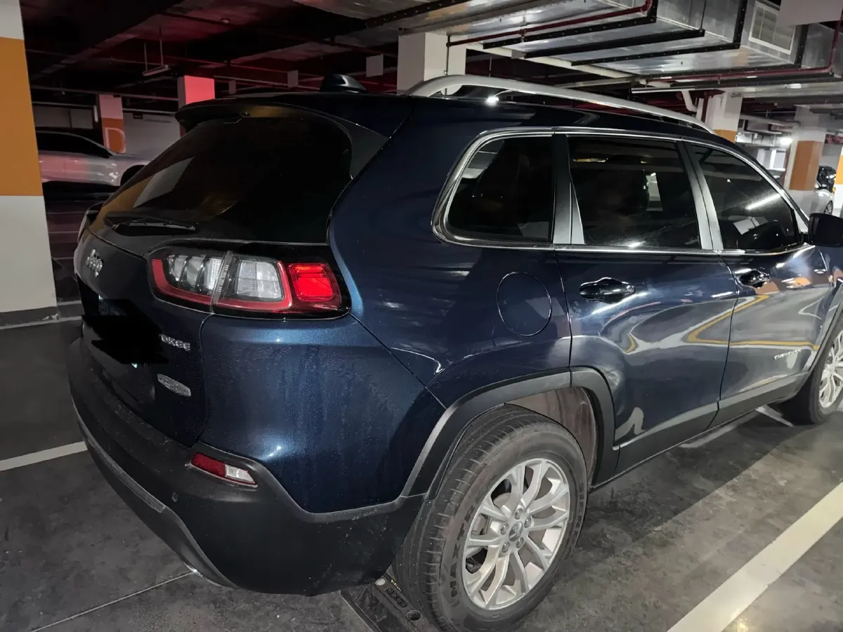 2019 Jeep Cherokee 2.0L 148HP L4 9AT,autocango,china used car exporter,china ev exporter,chinese used car exporter,chinese used ev exporter
