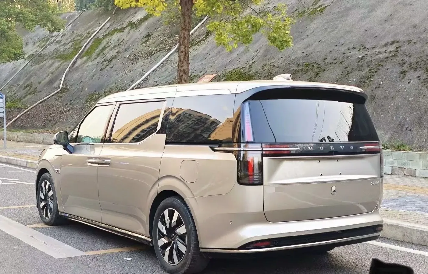 2025 Volvo EM90 BEV 116KWH,autocango,china used car exporter,china ev exporter,chinese used car exporter,chinese used ev exporter