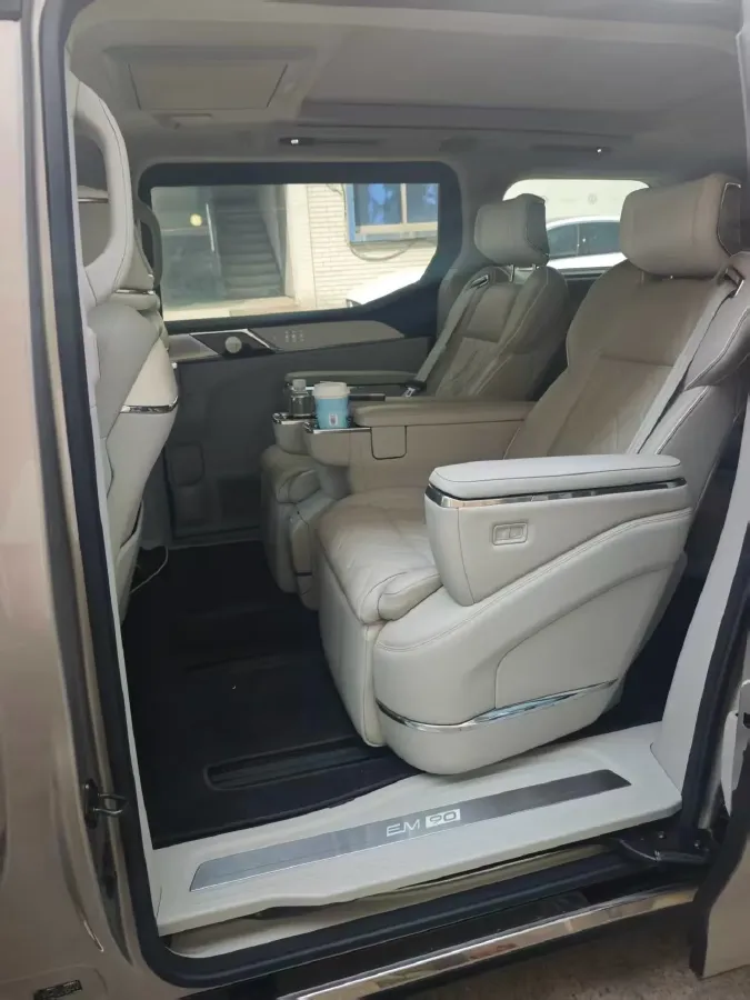 2025 Volvo EM90 BEV 116KWH,autocango,china used car exporter,china ev exporter,chinese used car exporter,chinese used ev exporter