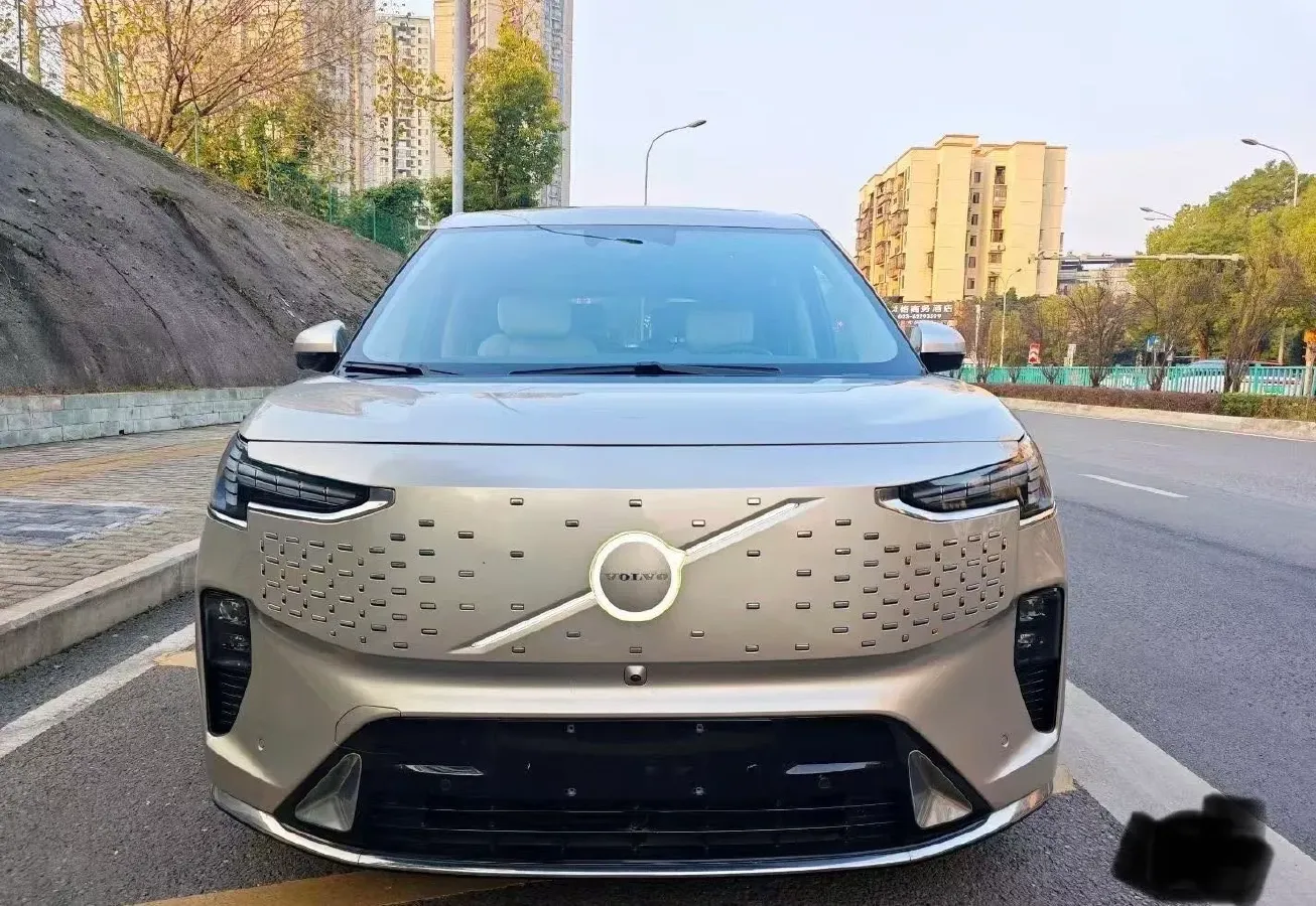 2025 Volvo EM90 BEV 116KWH,autocango,china used car exporter,china ev exporter,chinese used car exporter,chinese used ev exporter