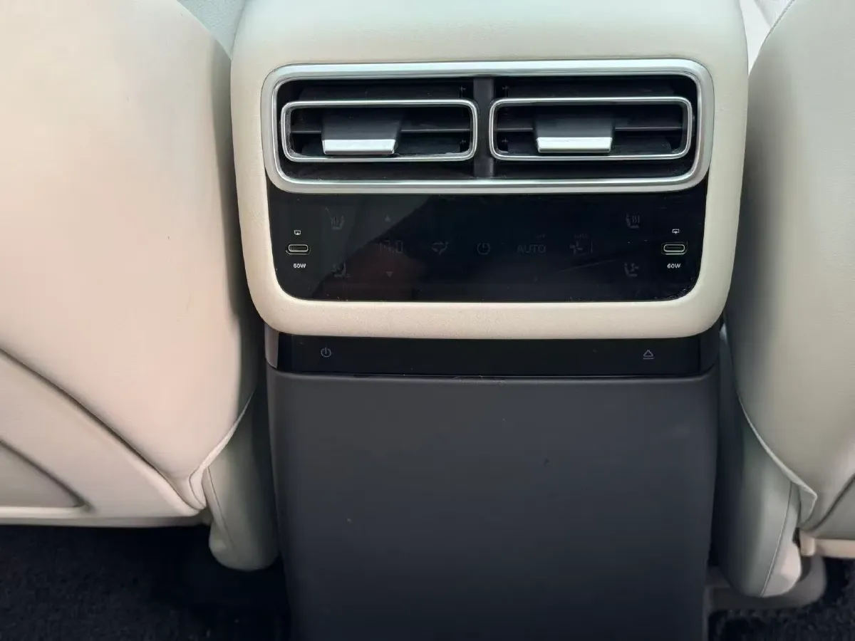 2024 Li L6 Range Extended 154HP L4 REEV 36.8KWH,autocango,china used car exporter,china ev exporter,chinese used car exporter,chinese used ev exporter