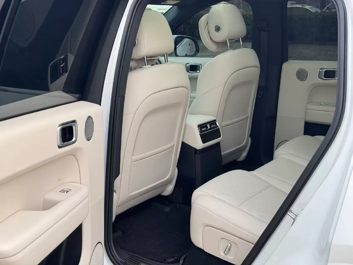 2024 Li L6 Range Extended 154HP L4 REEV 36.8KWH,autocango,china used car exporter,china ev exporter,chinese used car exporter,chinese used ev exporter