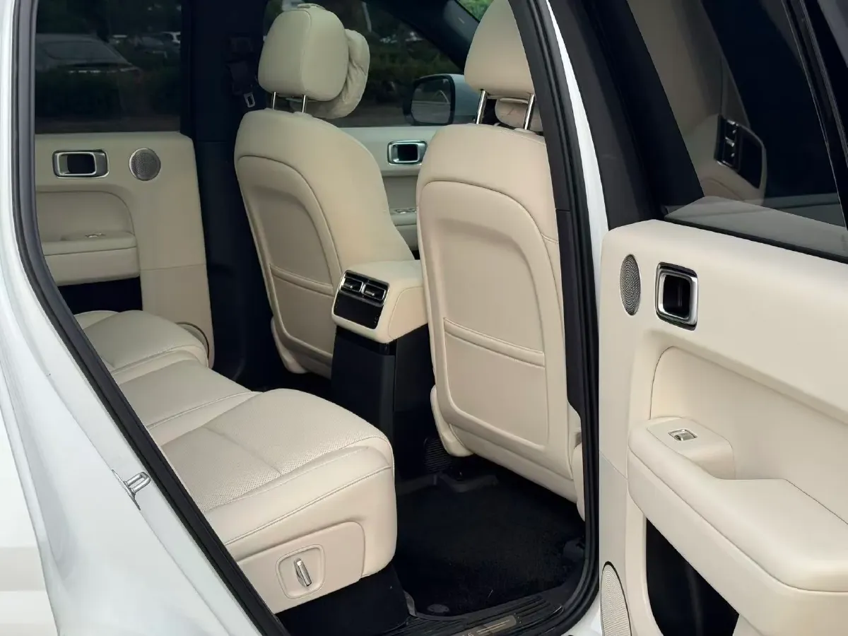 2024 Li L6 Range Extended 154HP L4 REEV 36.8KWH,autocango,china used car exporter,china ev exporter,chinese used car exporter,chinese used ev exporter