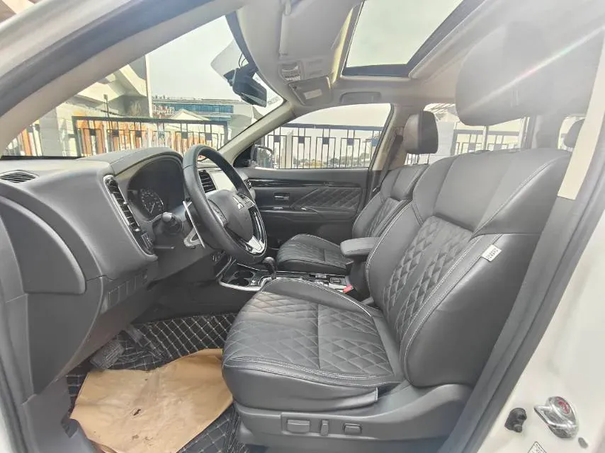 2021 Mitsubishi Outlander 2.4L 192HP L4 CVT,autocango,china used car exporter,china ev exporter,chinese used car exporter,chinese used ev exporter