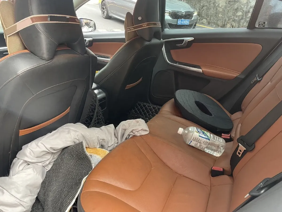 2019 Volvo S60 2.0T 245HP L4 8AT,autocango,china used car exporter,china ev exporter,chinese used car exporter,chinese used ev exporter