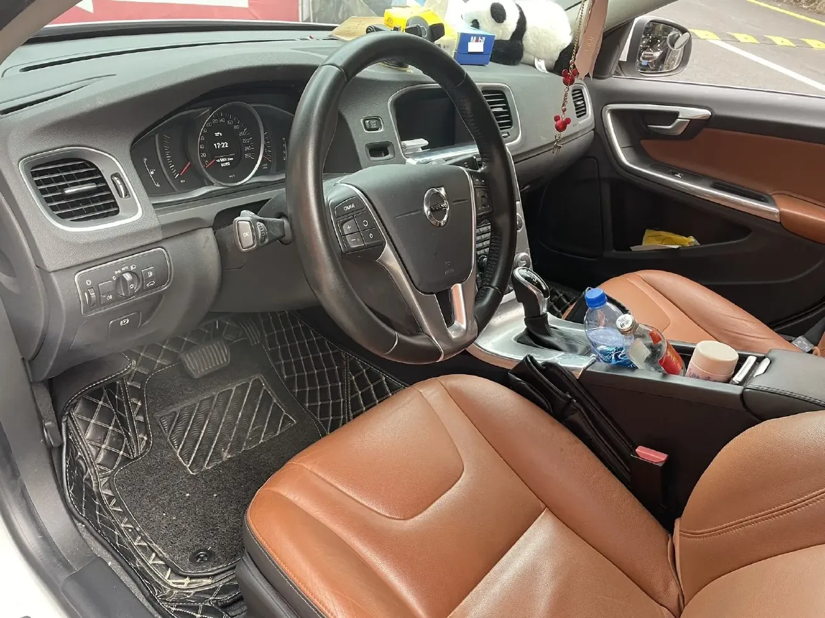 2019 Volvo S60 2.0T 245HP L4 8AT,autocango,china used car exporter,china ev exporter,chinese used car exporter,chinese used ev exporter