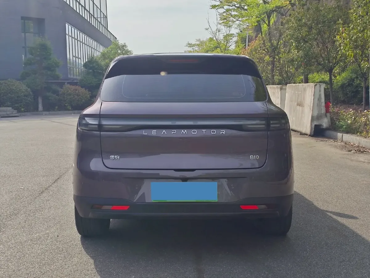 2025 Leapmotor B10 BEV 56.2KWH,autocango,china used car exporter,china ev exporter,chinese used car exporter,chinese used ev exporter