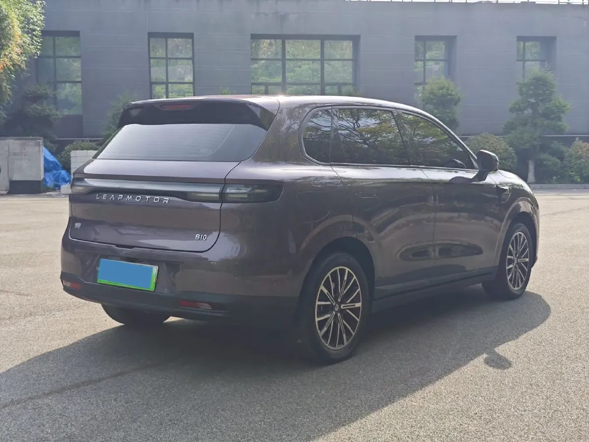 2025 Leapmotor B10 BEV 56.2KWH,autocango,china used car exporter,china ev exporter,chinese used car exporter,chinese used ev exporter