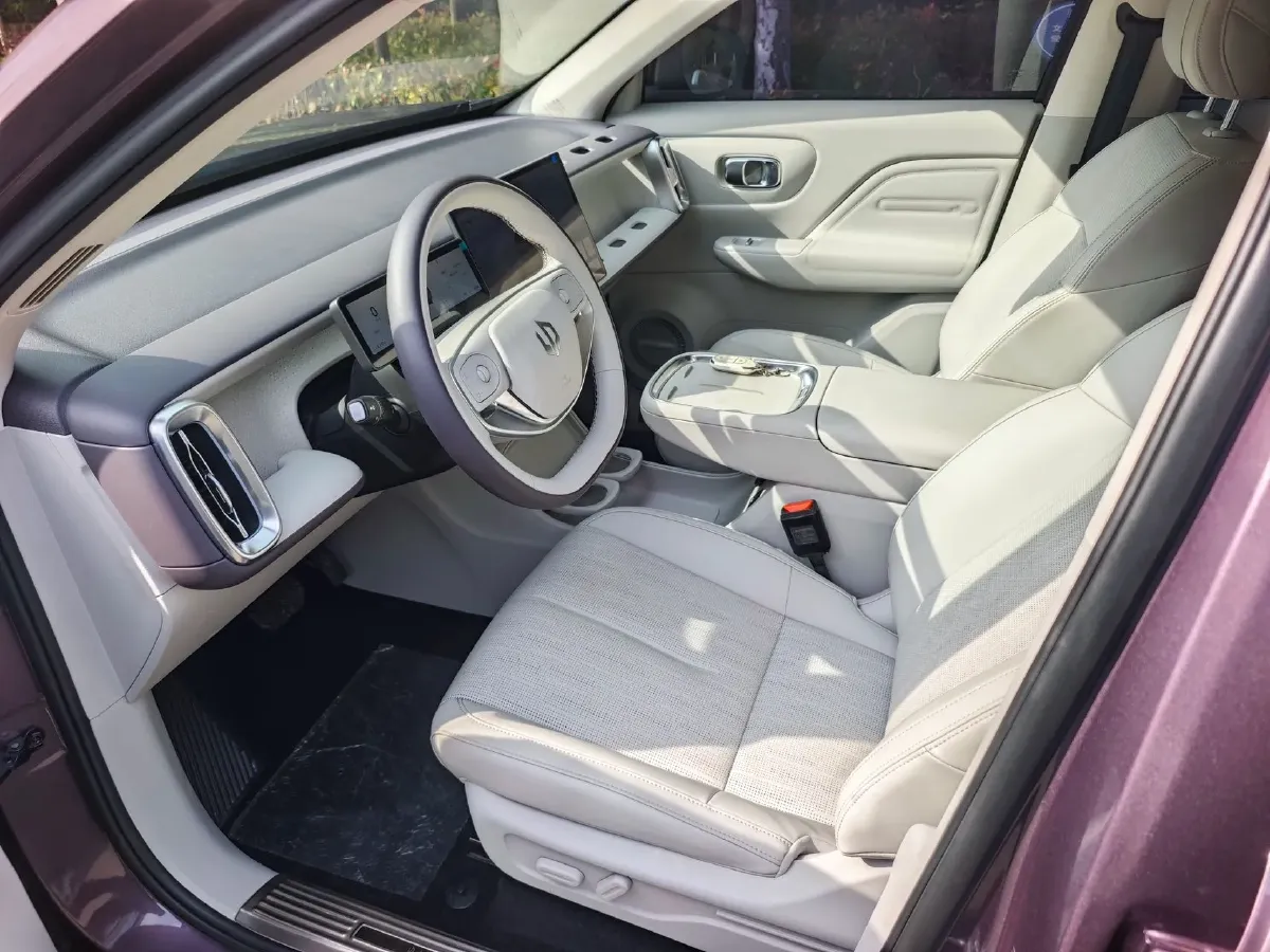 2025 Leapmotor B10 BEV 56.2KWH,autocango,china used car exporter,china ev exporter,chinese used car exporter,chinese used ev exporter