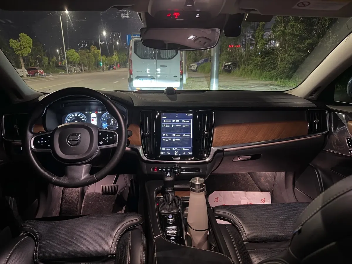 2018 Volvo S90 2.0T 254HP L4 8AT,autocango,china used car exporter,china ev exporter,chinese used car exporter,chinese used ev exporter