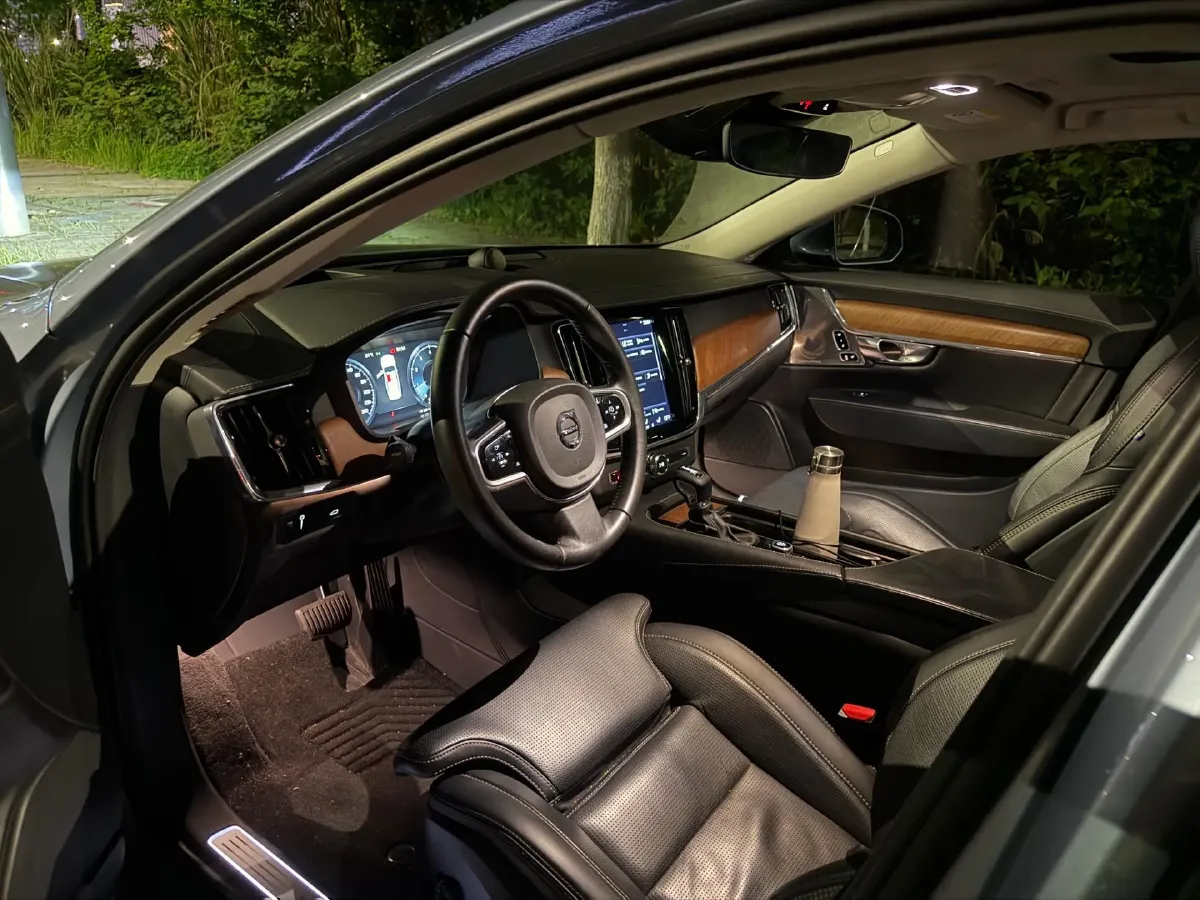 2018 Volvo S90 2.0T 254HP L4 8AT,autocango,china used car exporter,china ev exporter,chinese used car exporter,chinese used ev exporter