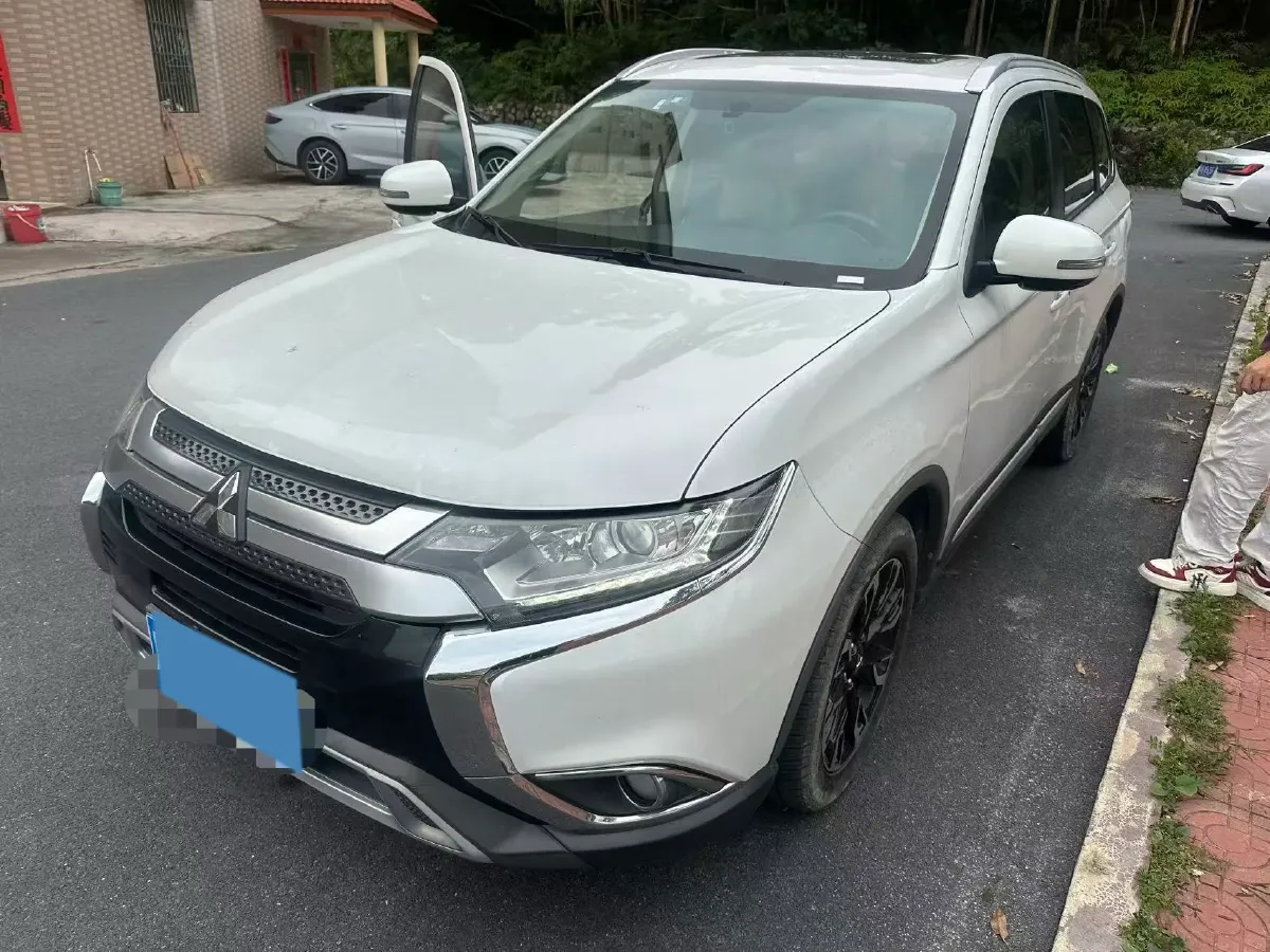 2019 Mitsubishi Outlander 2.0L 166HP L4 CVT,autocango,china used car exporter,china ev exporter,chinese used car exporter,chinese used ev exporter