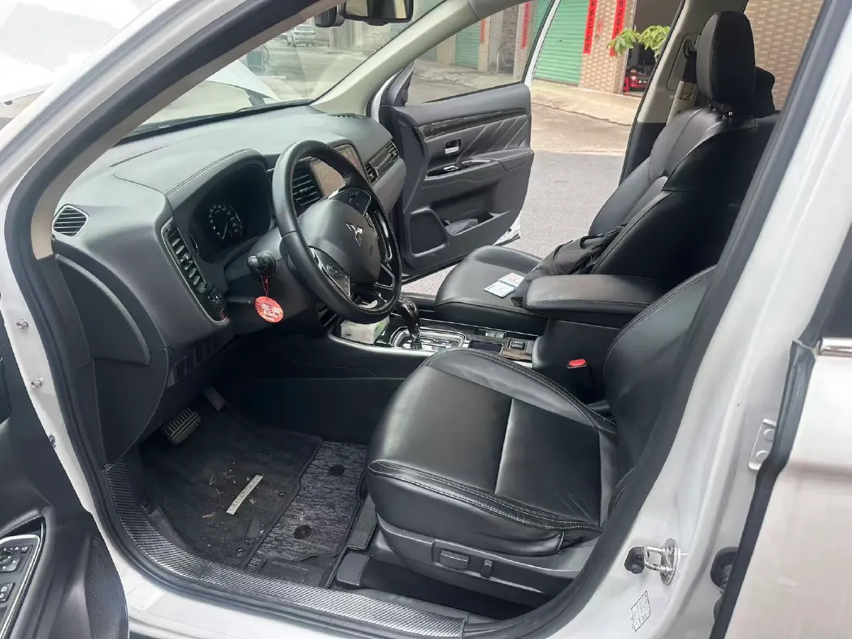 2019 Mitsubishi Outlander 2.0L 166HP L4 CVT,autocango,china used car exporter,china ev exporter,chinese used car exporter,chinese used ev exporter