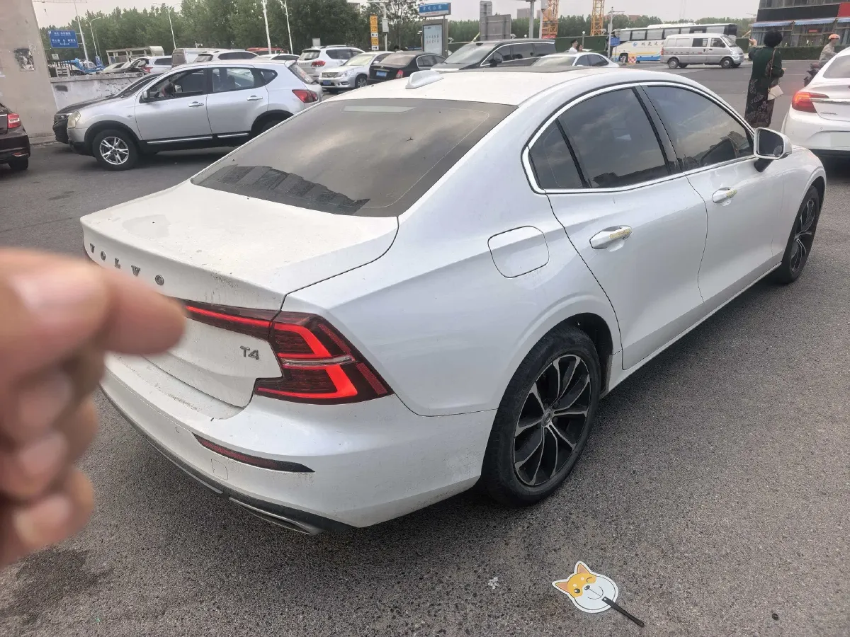 2021 Volvo S60 2.0T 190HP L4 8AT,autocango,china used car exporter,china ev exporter,chinese used car exporter,chinese used ev exporter