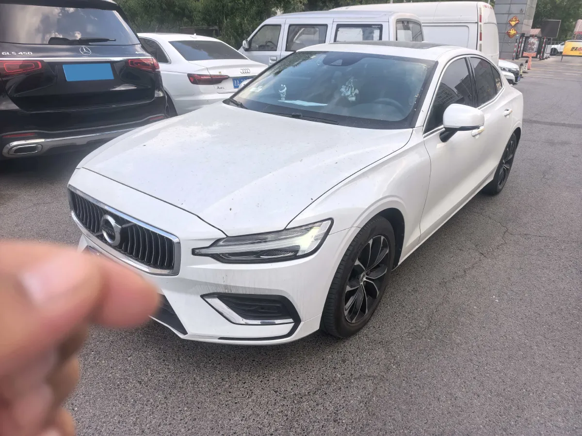 2021 Volvo S60 2.0T 190HP L4 8AT,autocango,china used car exporter,china ev exporter,chinese used car exporter,chinese used ev exporter