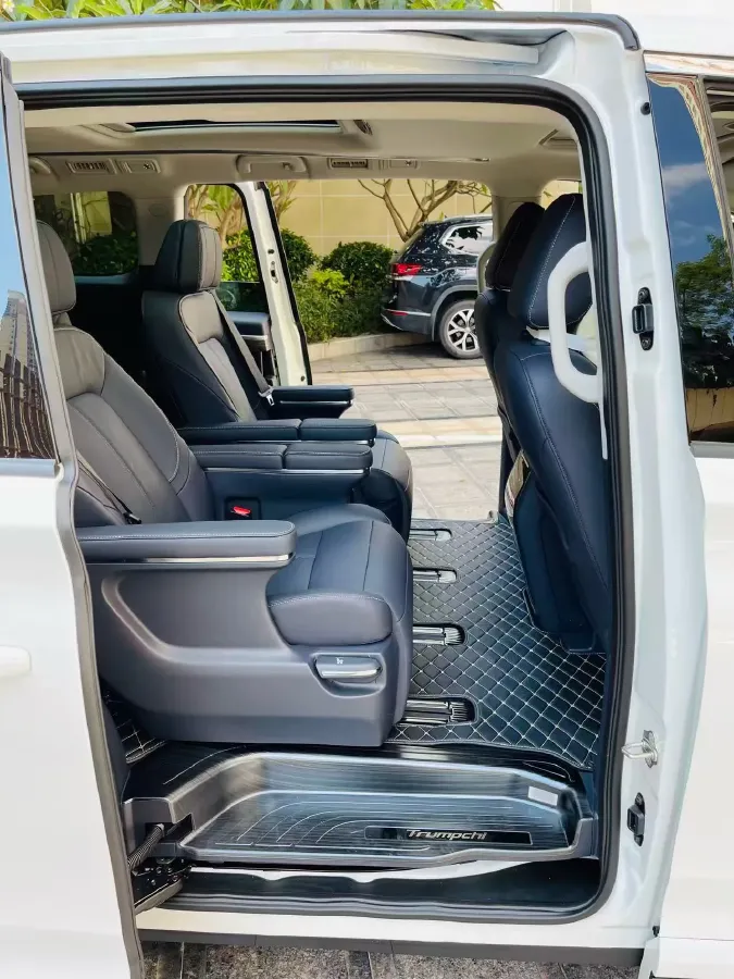 2021 GAC Trumpchi M8 2.0T 252HP L4 8AT,autocango,china used car exporter,china ev exporter,chinese used car exporter,chinese used ev exporter