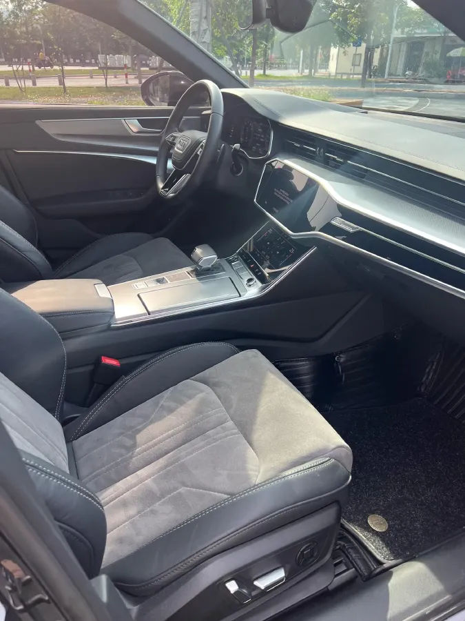 2023 Audi A6L 2.0T 245HP L4 7DCT,autocango,china used car exporter,china ev exporter,chinese used car exporter,chinese used ev exporter
