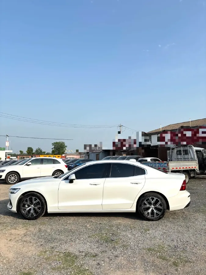 2023 Volvo S60 2.0T 197HP L4 7DCT,autocango,china used car exporter,china ev exporter,chinese used car exporter,chinese used ev exporter