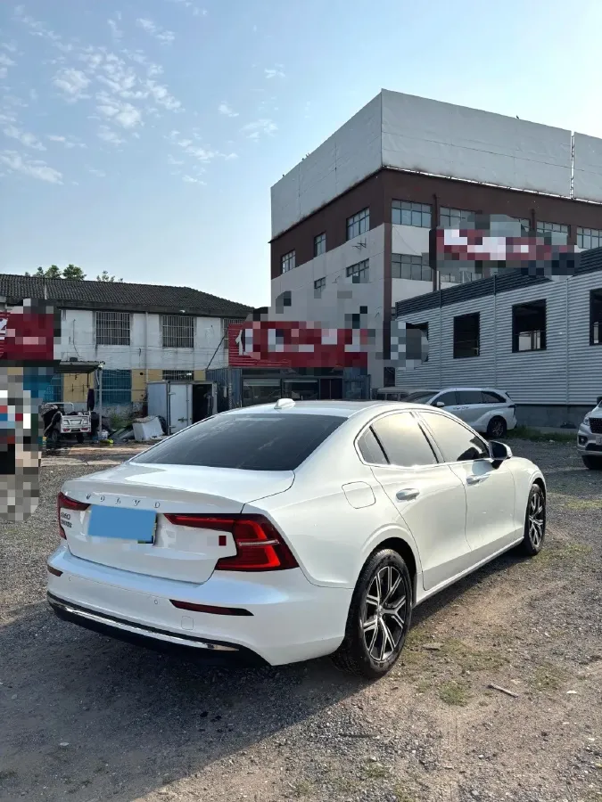 2023 Volvo S60 2.0T 197HP L4 7DCT,autocango,china used car exporter,china ev exporter,chinese used car exporter,chinese used ev exporter