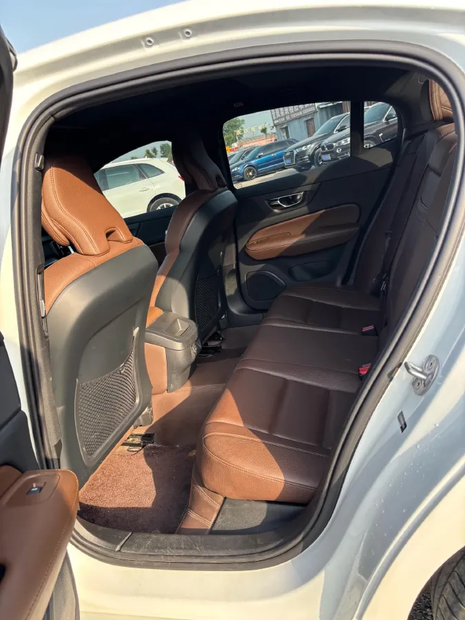 2023 Volvo S60 2.0T 197HP L4 7DCT,autocango,china used car exporter,china ev exporter,chinese used car exporter,chinese used ev exporter