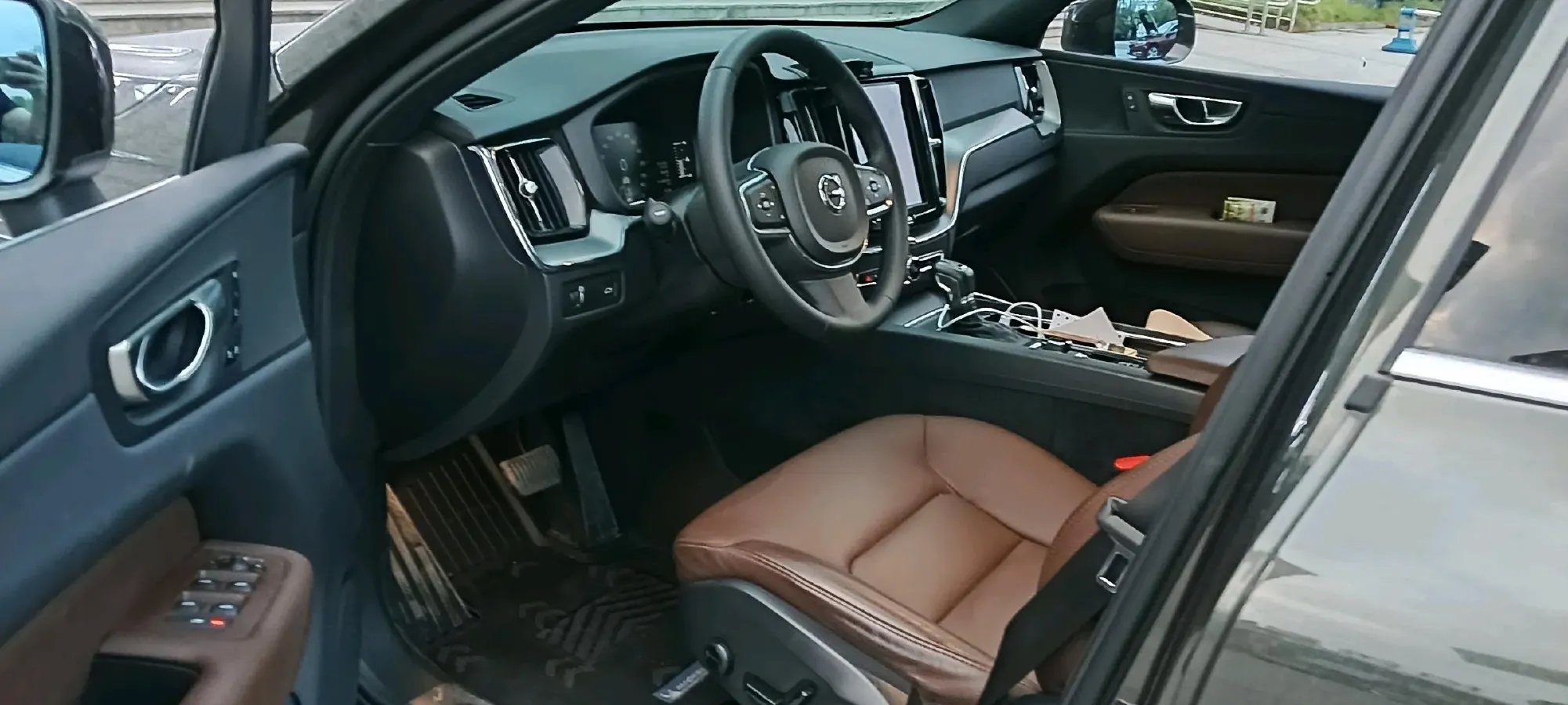 2020 Volvo XC60 2.0T 254HP L4 8AT,autocango,china used car exporter,china ev exporter,chinese used car exporter,chinese used ev exporter