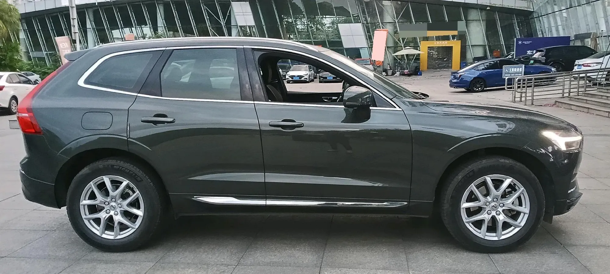 2020 Volvo XC60 2.0T 254HP L4 8AT,autocango,china used car exporter,china ev exporter,chinese used car exporter,chinese used ev exporter