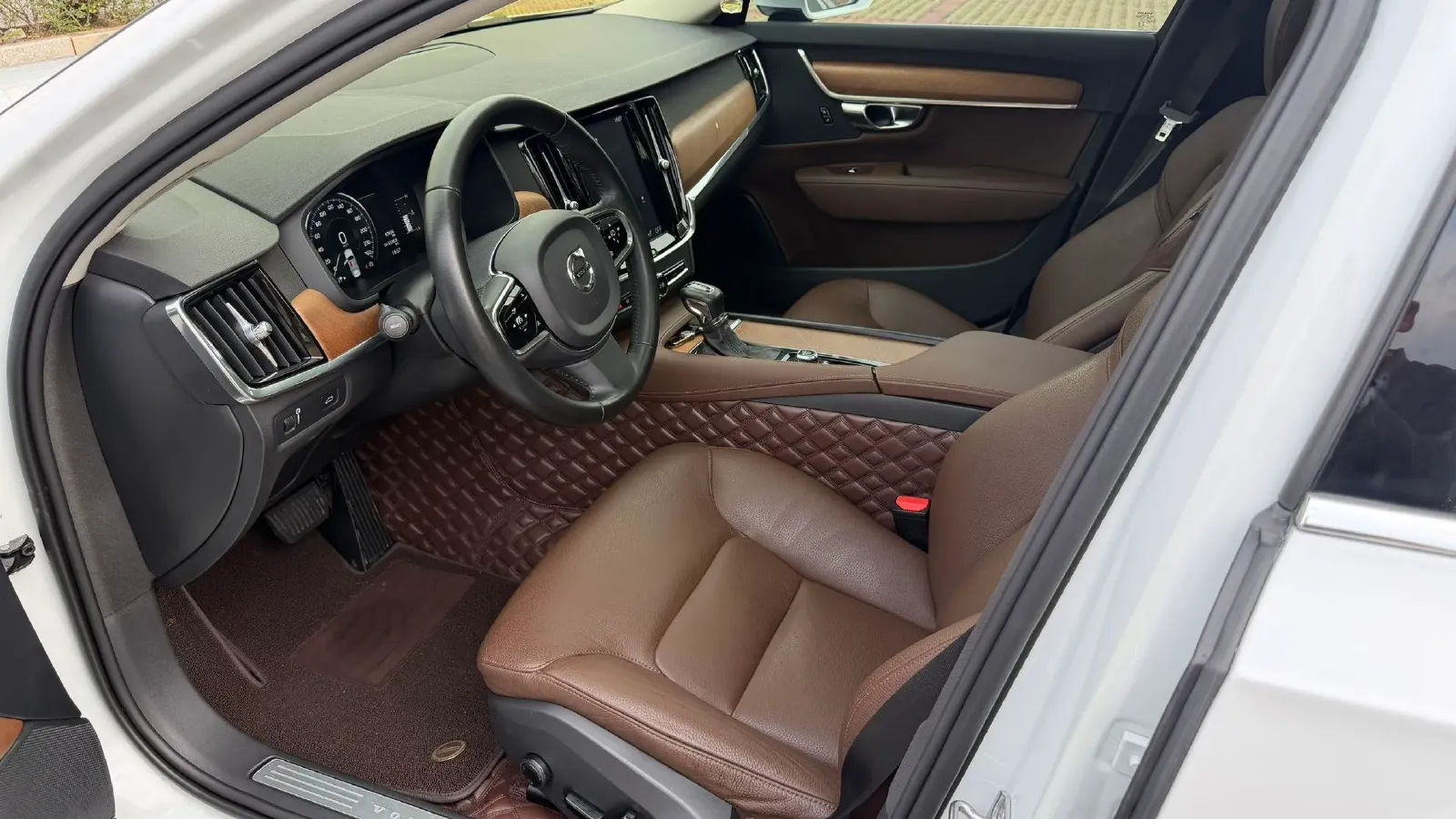 2020 Volvo S90 2.0T 254HP L4 8AT,autocango,china used car exporter,china ev exporter,chinese used car exporter,chinese used ev exporter