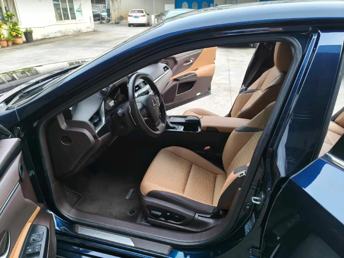 2020 Lexus ES 2.5L 178HP L4 E-CVT Hybrid,autocango,china used car exporter,china ev exporter,chinese used car exporter,chinese used ev exporter