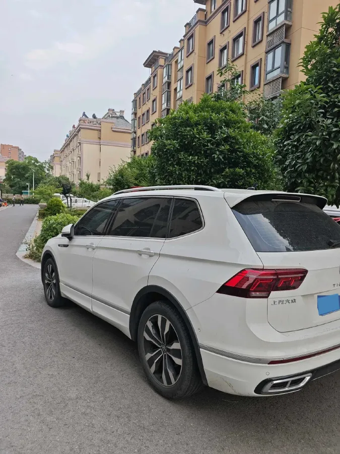 2024 Volkswagen Tiguan L 2.0T 186HP L4 7DCT,autocango,china used car exporter,china ev exporter,chinese used car exporter,chinese used ev exporter