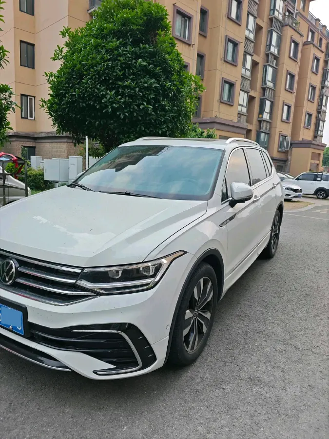 2024 Volkswagen Tiguan L 2.0T 186HP L4 7DCT,autocango,china used car exporter,china ev exporter,chinese used car exporter,chinese used ev exporter