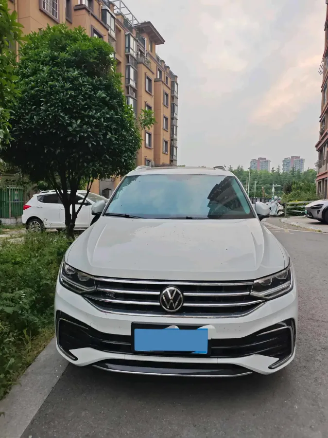2024 Volkswagen Tiguan L 2.0T 186HP L4 7DCT,autocango,china used car exporter,china ev exporter,chinese used car exporter,chinese used ev exporter