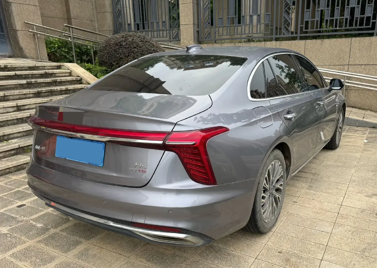 2023 HongQi H5 2.0T 224HP L4 8AT,autocango,china used car exporter,china ev exporter,chinese used car exporter,chinese used ev exporter