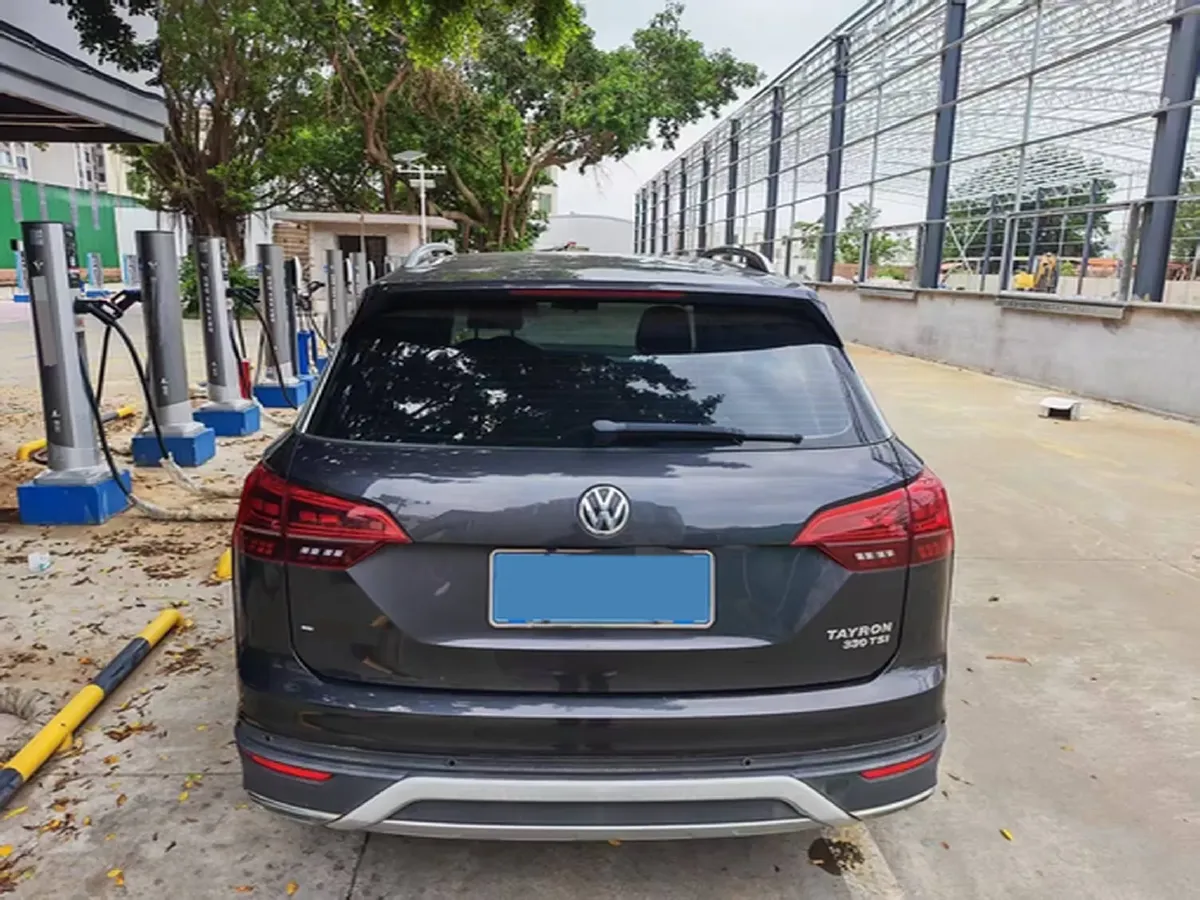 2019 Jeep Cherokee 2.0T 234HP L4 9AT,autocango,china used car exporter,china ev exporter,chinese used car exporter,chinese used ev exporter
