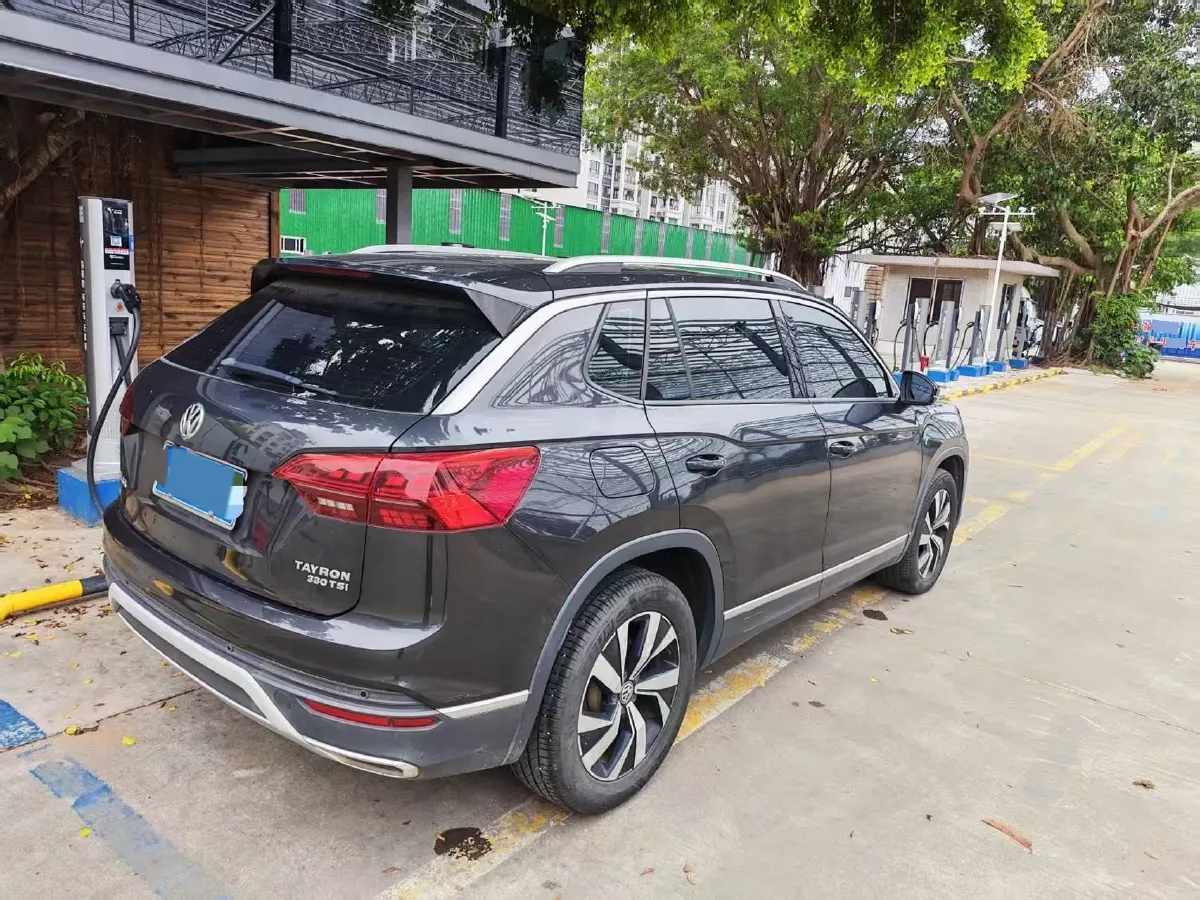 2019 Jeep Cherokee 2.0T 234HP L4 9AT,autocango,china used car exporter,china ev exporter,chinese used car exporter,chinese used ev exporter