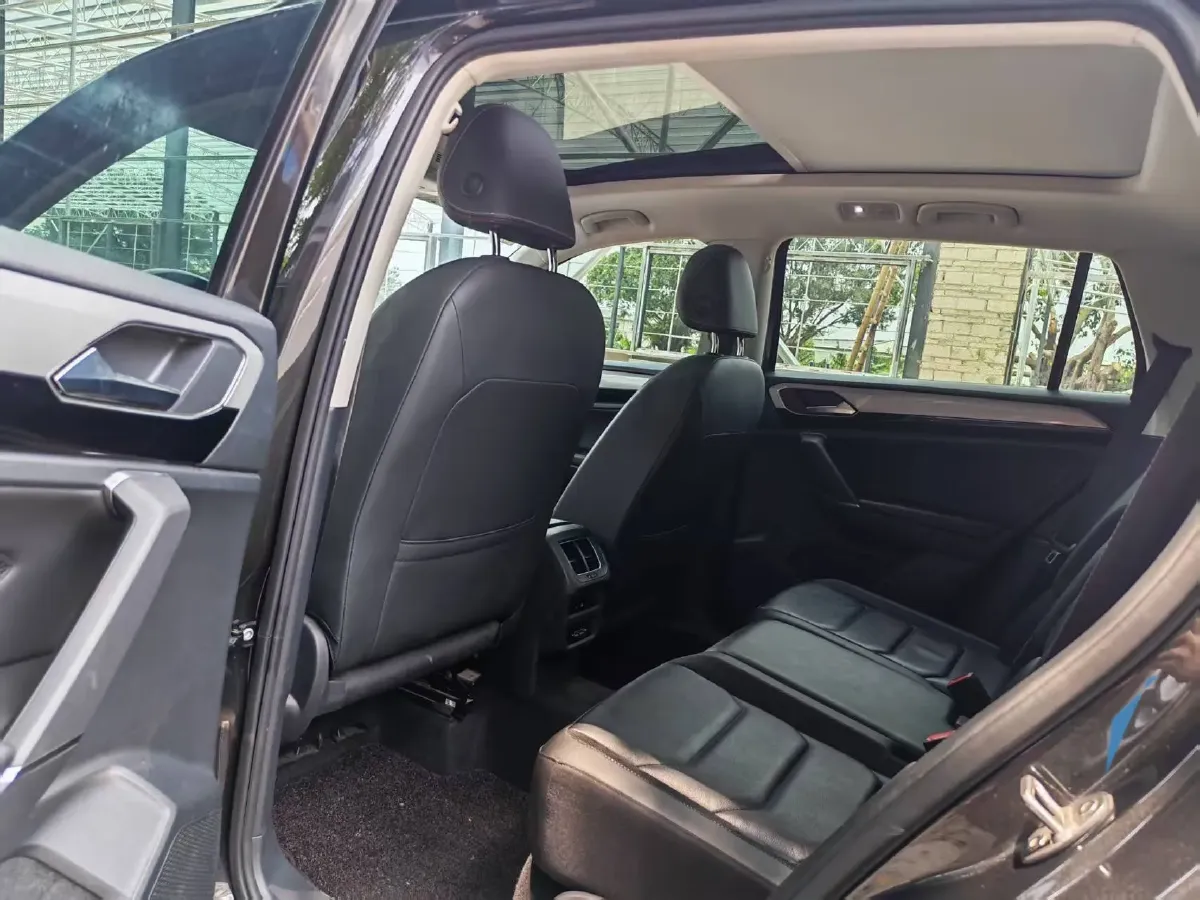 2019 Jeep Cherokee 2.0T 234HP L4 9AT,autocango,china used car exporter,china ev exporter,chinese used car exporter,chinese used ev exporter