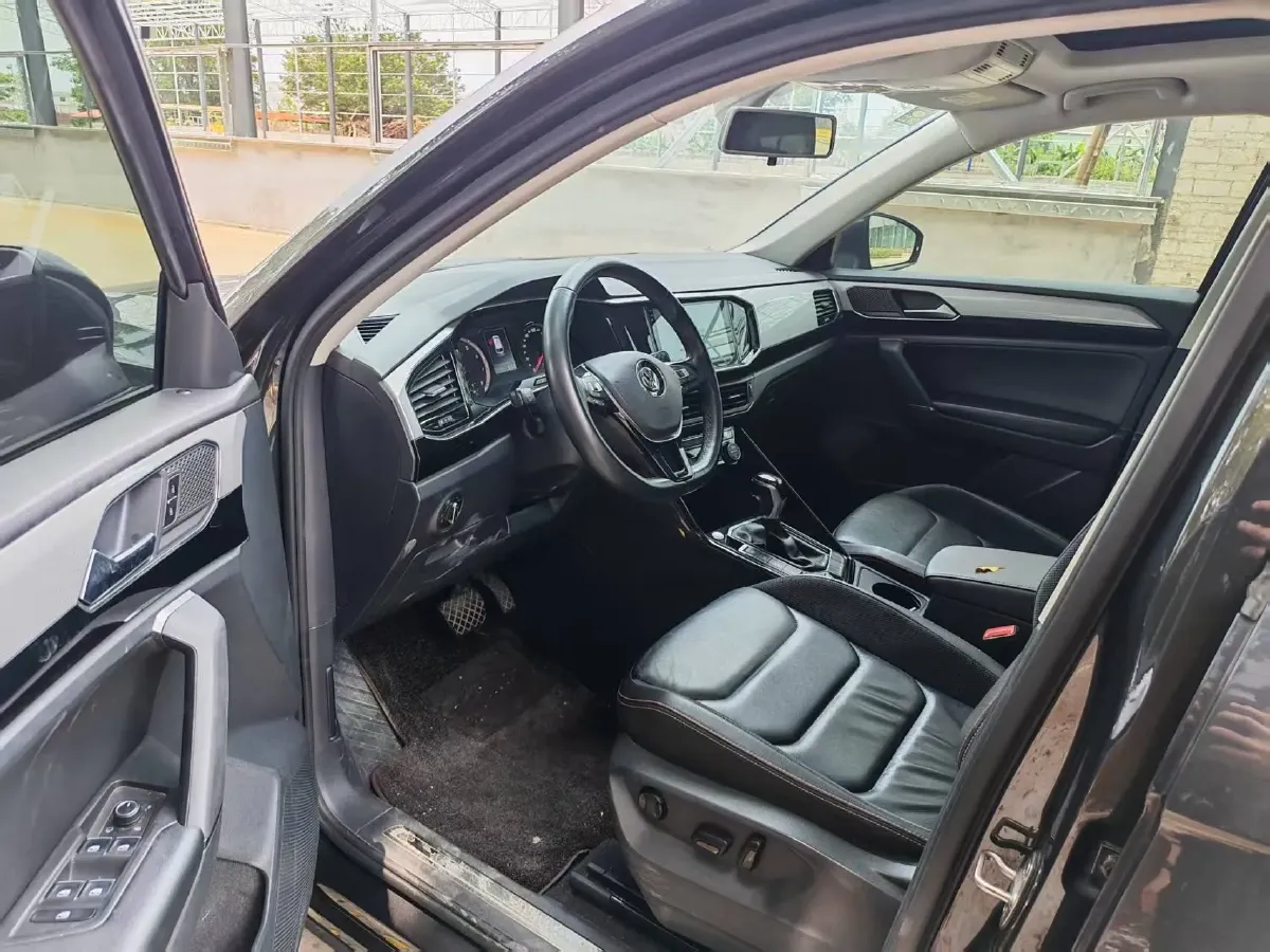 2019 Jeep Cherokee 2.0T 234HP L4 9AT,autocango,china used car exporter,china ev exporter,chinese used car exporter,chinese used ev exporter