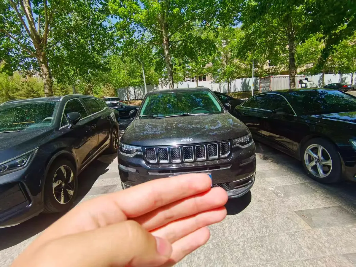 2020 Jeep Grand Commander 2.0T 234HP L4 9AT,autocango,china used car exporter,china ev exporter,chinese used car exporter,chinese used ev exporter