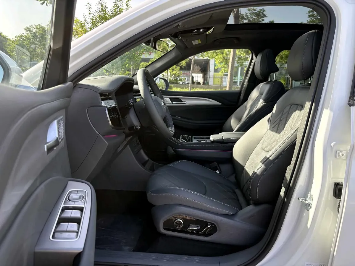 2025 ARCFOX αT6 BEV,autocango,china used car exporter,china ev exporter,chinese used car exporter,chinese used ev exporter