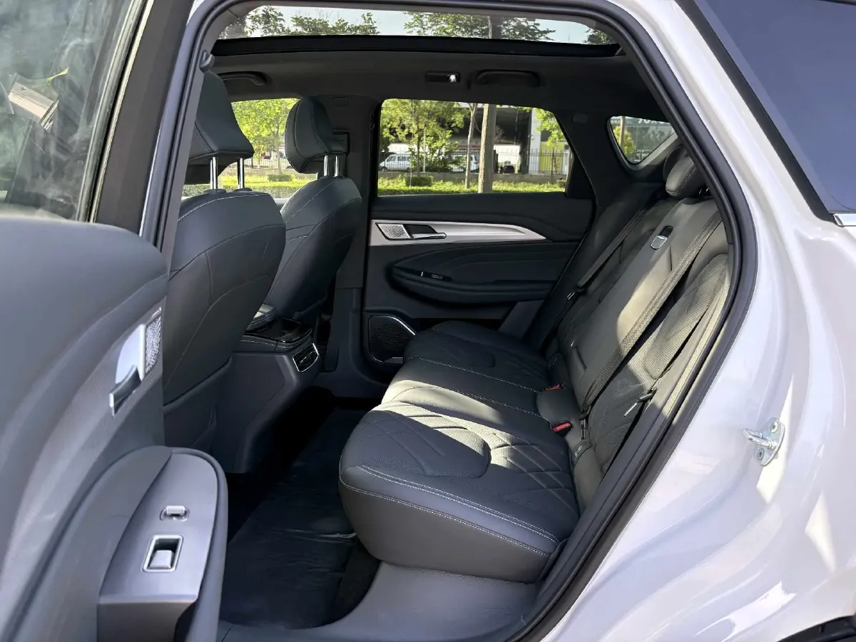 2025 ARCFOX αT6 BEV,autocango,china used car exporter,china ev exporter,chinese used car exporter,chinese used ev exporter