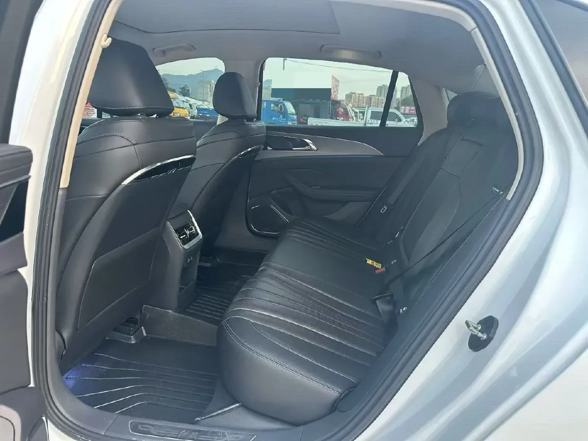 2023 HongQi H5 2.0T 224HP L4 8AT,autocango,china used car exporter,china ev exporter,chinese used car exporter,chinese used ev exporter