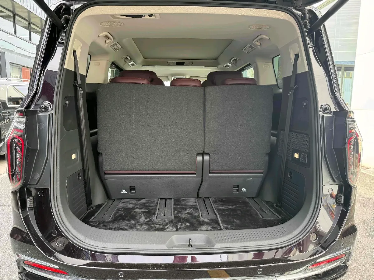 2023 HongQi HQ9 2.0T 252HP L4 8AT,autocango,china used car exporter,china ev exporter,chinese used car exporter,chinese used ev exporter