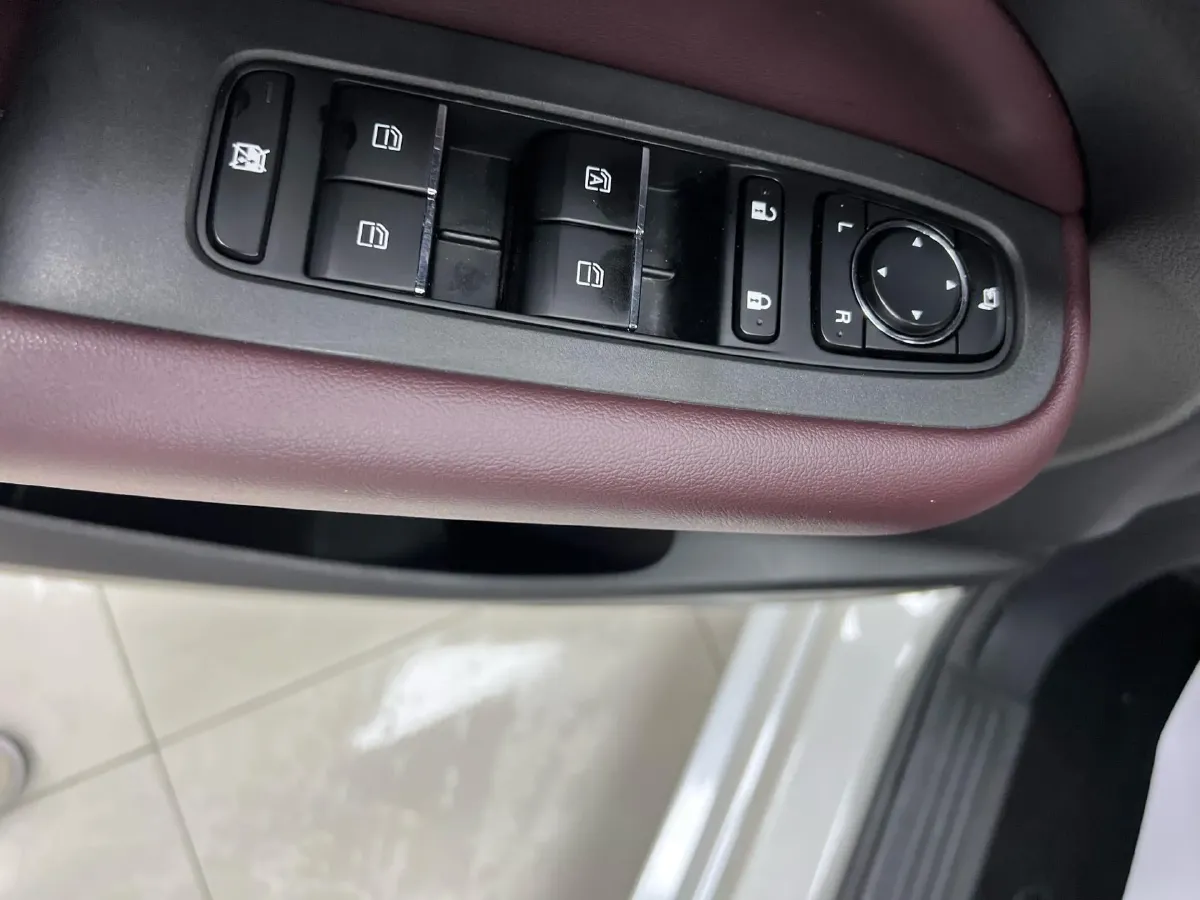 2021 GAC Trumpchi M6 1.5T 169HP L4 7DCT,autocango,china used car exporter,china ev exporter,chinese used car exporter,chinese used ev exporter