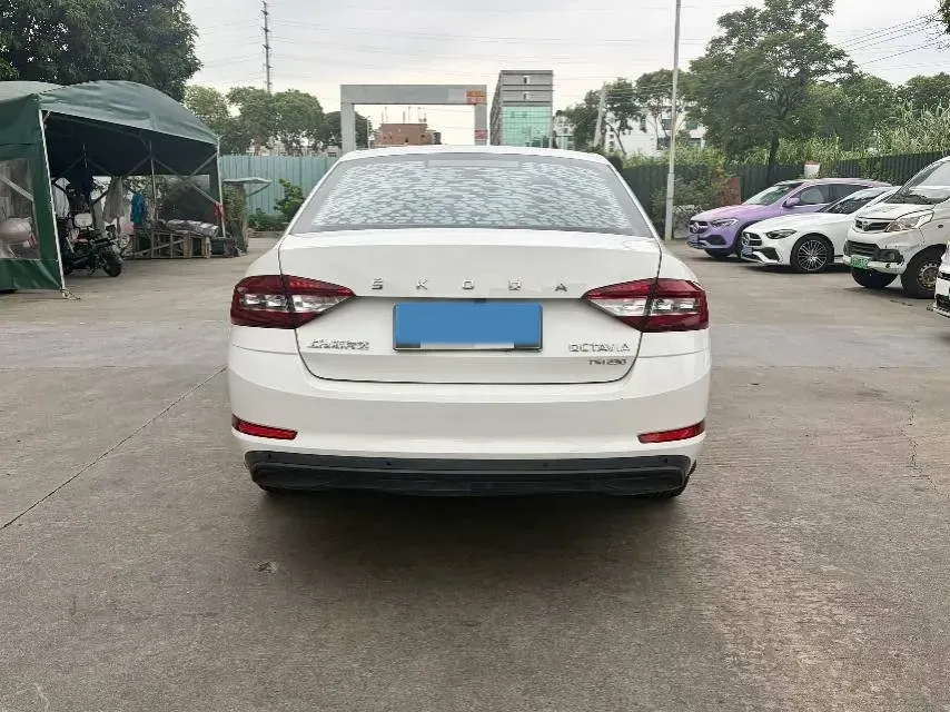 2020 Skoda Octavia 1.2T 116HP L4 7DCT,autocango,china used car exporter,china ev exporter,chinese used car exporter,chinese used ev exporter