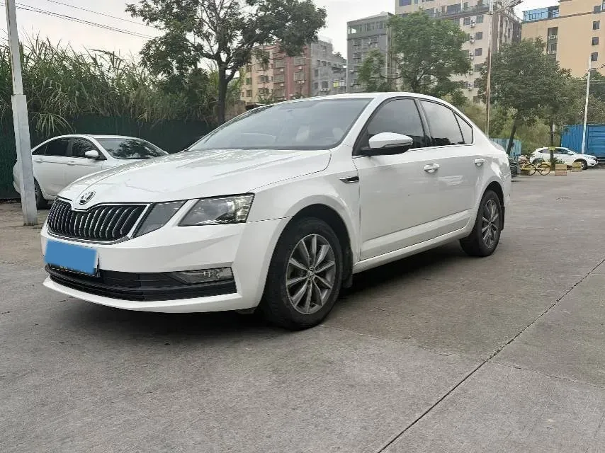 2020 Skoda Octavia 1.2T 116HP L4 7DCT,autocango,china used car exporter,china ev exporter,chinese used car exporter,chinese used ev exporter